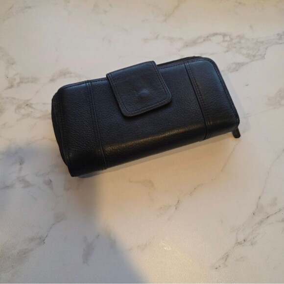 None Handbags - Black Leather Women's Zip-Around Wallet